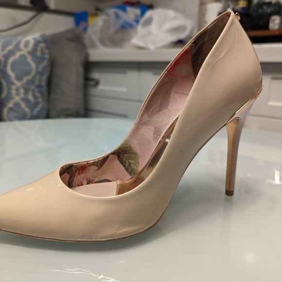Ted Baker Pink Patent Leather Pumps w/ Rose Gold Accents Size 37.5 - Picture 8 of 9